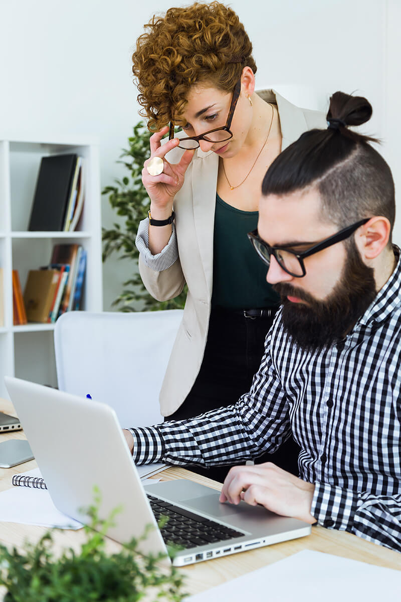 staff-training-microsoft-teams-on-laptop
