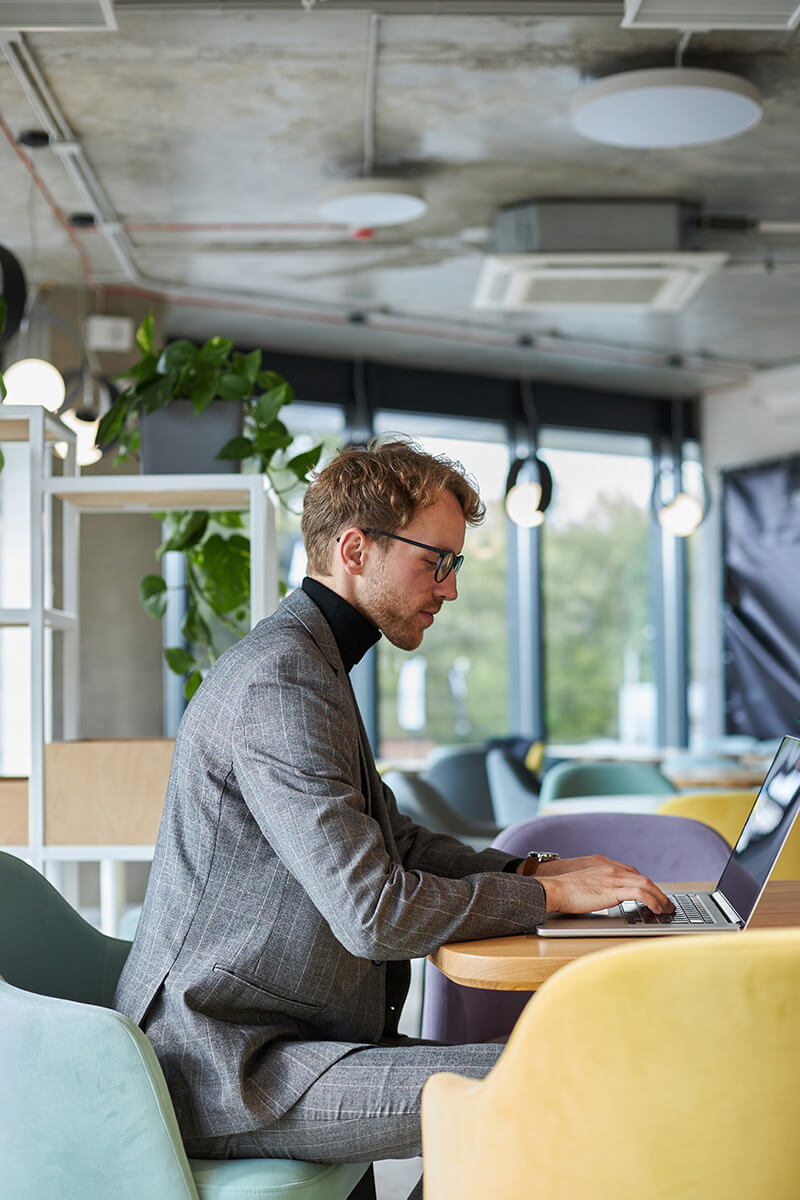 side-portrait-businessman-sitting-at-desk training on windows 11